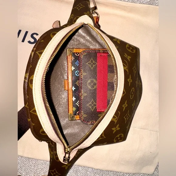 ❌ SOLD ❌ Monogram Bumbag Waist bag - Picture 11 of 15
